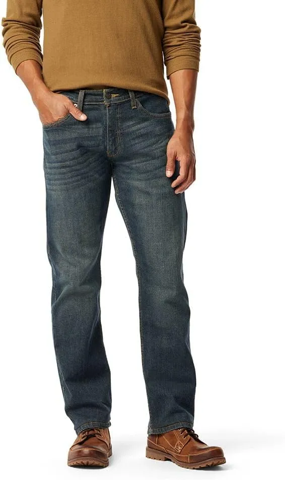 Signature by Levi Strauss & Co. Gold Label Men’s Regular Straight Fit Jeans